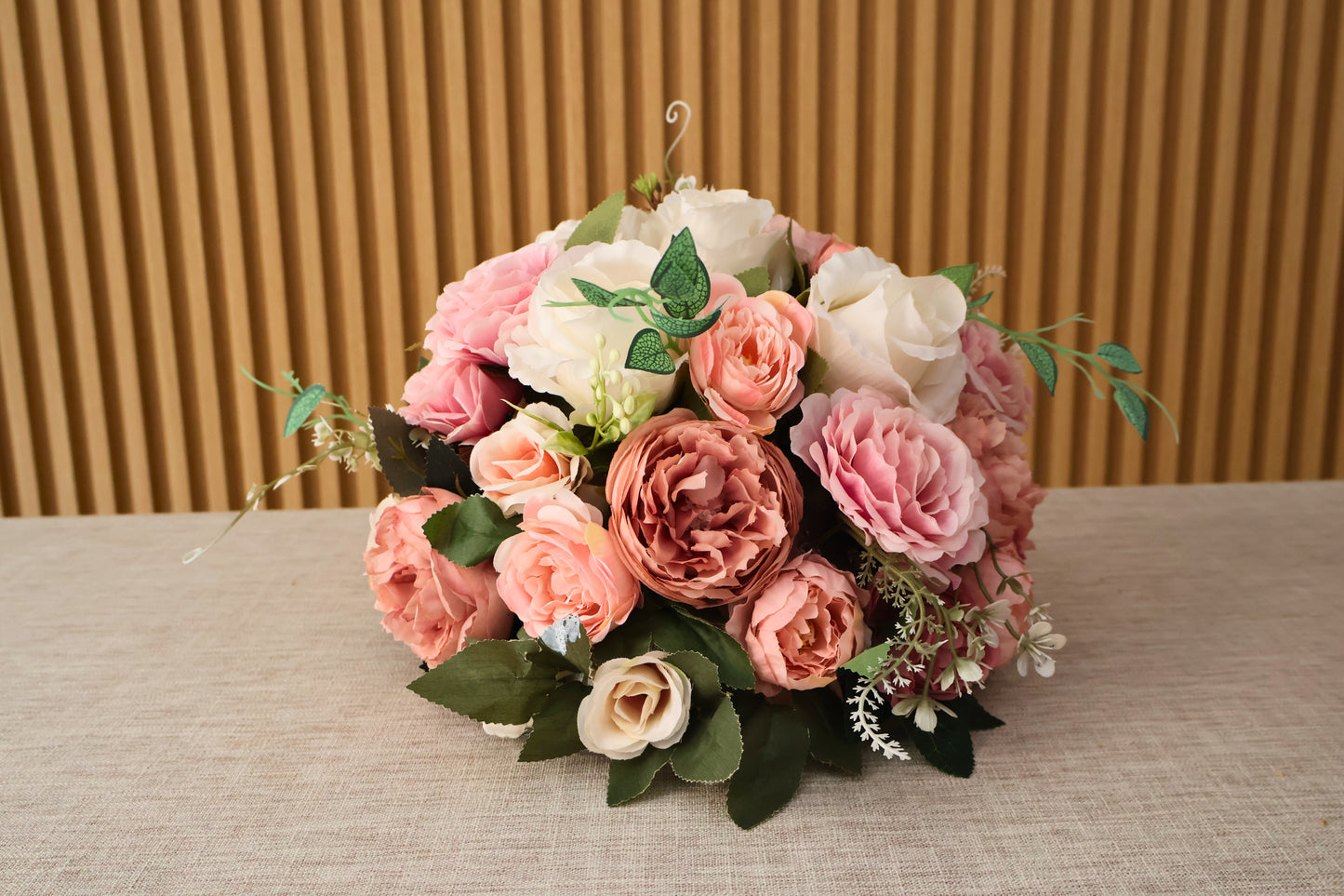 Arreglo Floral de Rosas en Tonos Rosados
