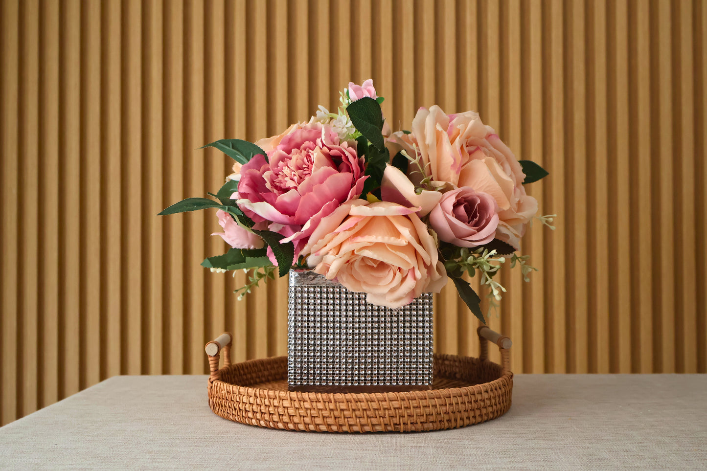 Arreglo Floral Rosa en Florero con Brillos