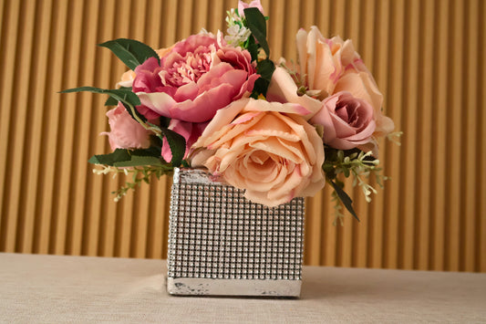 Arreglo Floral Rosa en Florero con Brillos