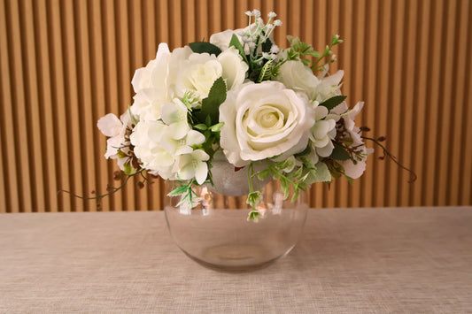 Arreglo Floral Blanco en Florero de Cristal